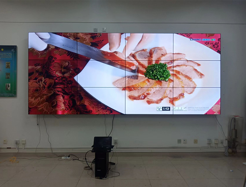 河南信息工業大學12塊液晶屏拼接成一個大屏，文化墻播放大屏